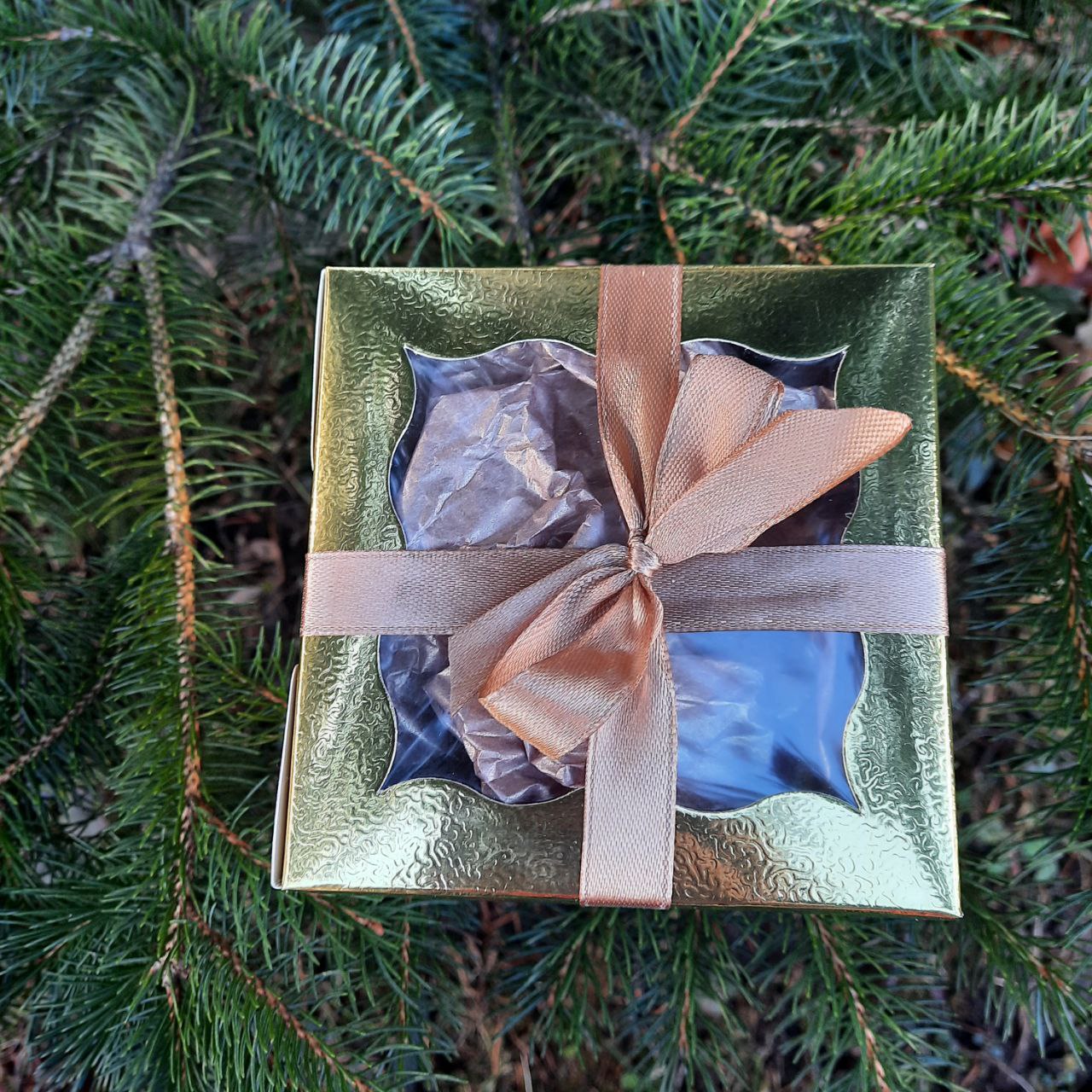 Gift-wrapped box of homemade oatmeal cookies, flourless and sugar-free, surrounded by festive greenery